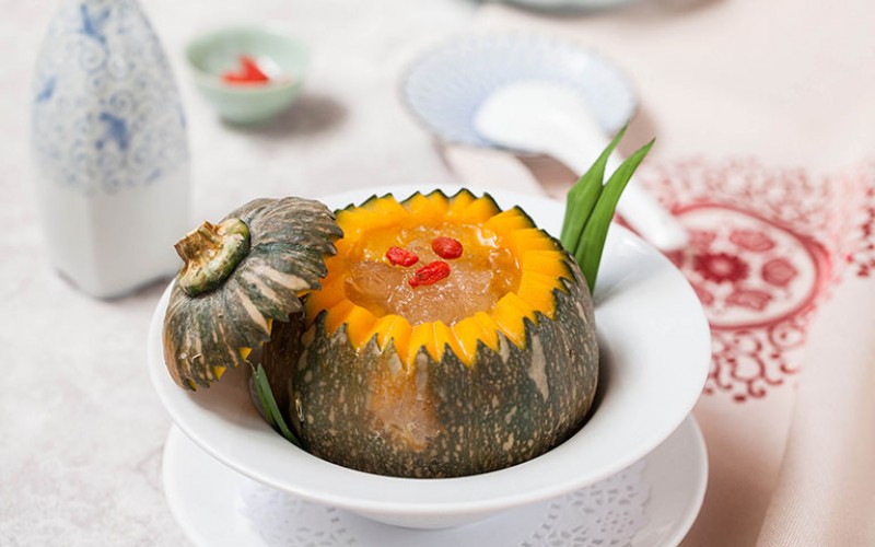 Hướng dẫn chưng yến sào với bí đỏ dành cho bé